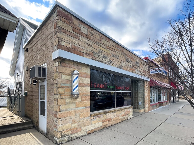 3459 S Kinnickinnic Ave, Milwaukee, WI for sale - Building Photo - Image 2 of 7