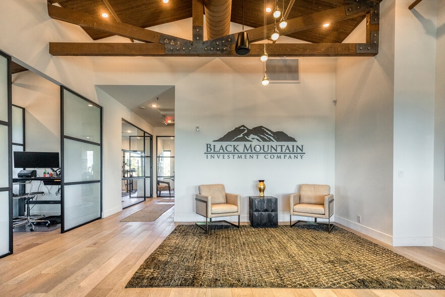 8325 W Happy Valley Rd, Peoria, AZ for lease - Interior Photo - Image 2 of 13