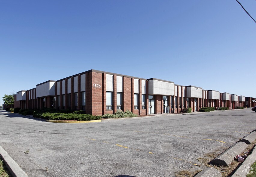 1575 Sismet Rd, Mississauga, ON à louer - Photo du bâtiment - Image 3 de 10