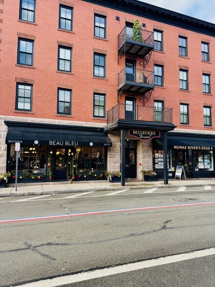 423 Hope St, Bristol, RI à vendre - Photo du bâtiment - Image 2 de 16