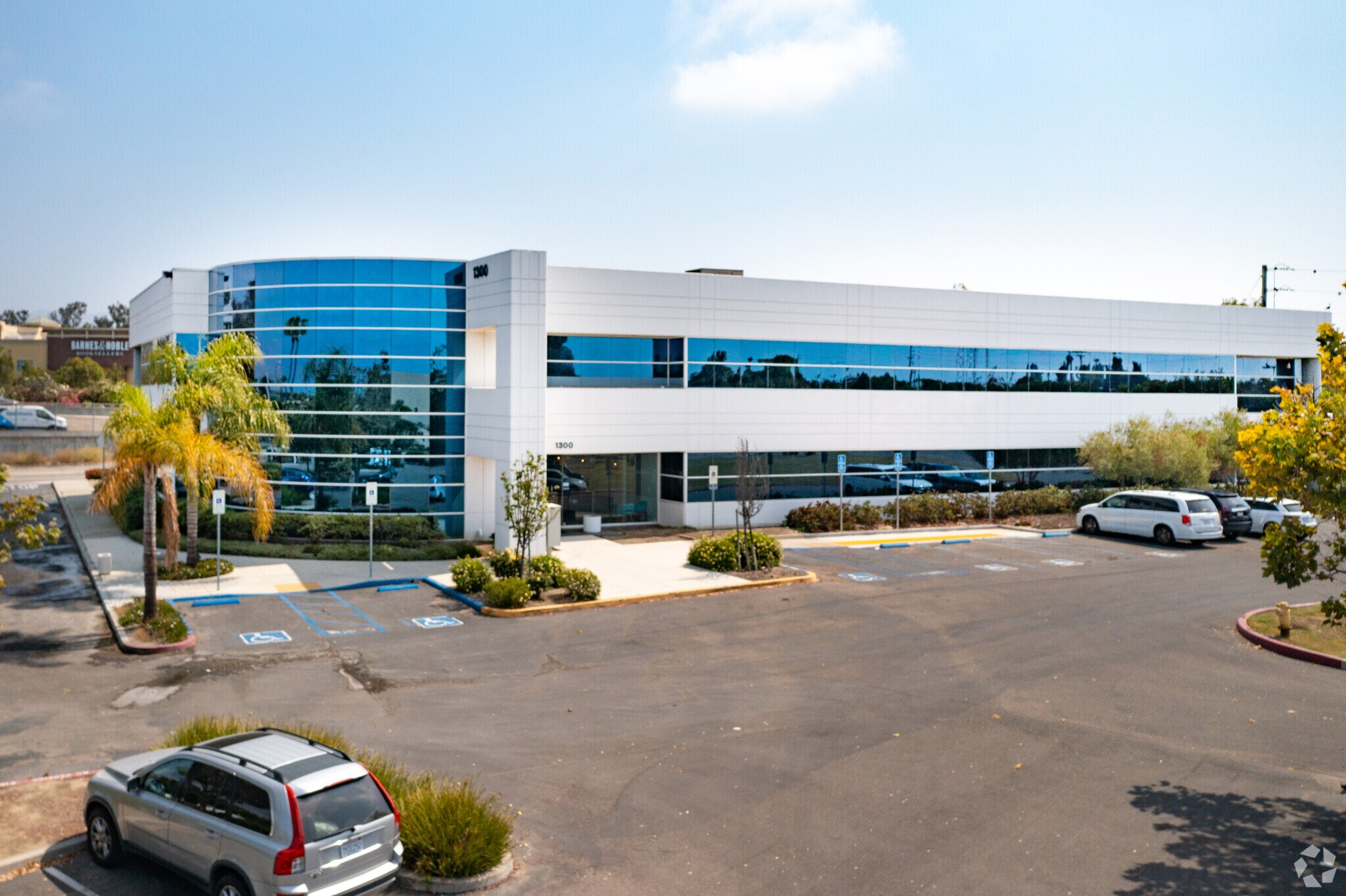 1300 Eastman Ave, Ventura, CA à louer Photo du bâtiment- Image 1 de 4