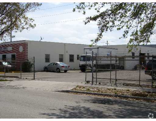 1836 NW 23rd St, Miami, FL à vendre - Photo du bâtiment - Image 2 de 2