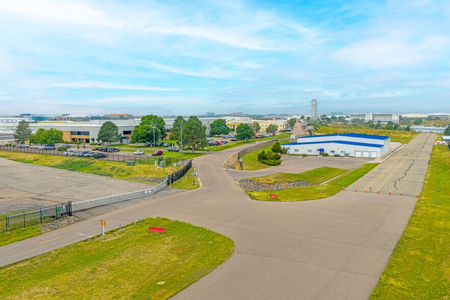 12951 E Control Tower Rd, Englewood, CO à vendre - Photo du bâtiment - Image 2 de 13