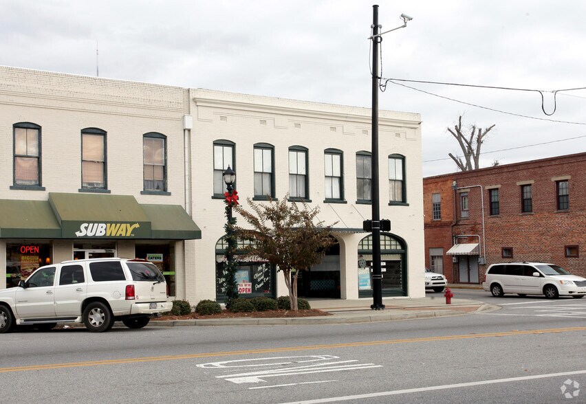 8 W Bacon St, Pembroke, GA à vendre - Photo du bâtiment - Image 2 de 2