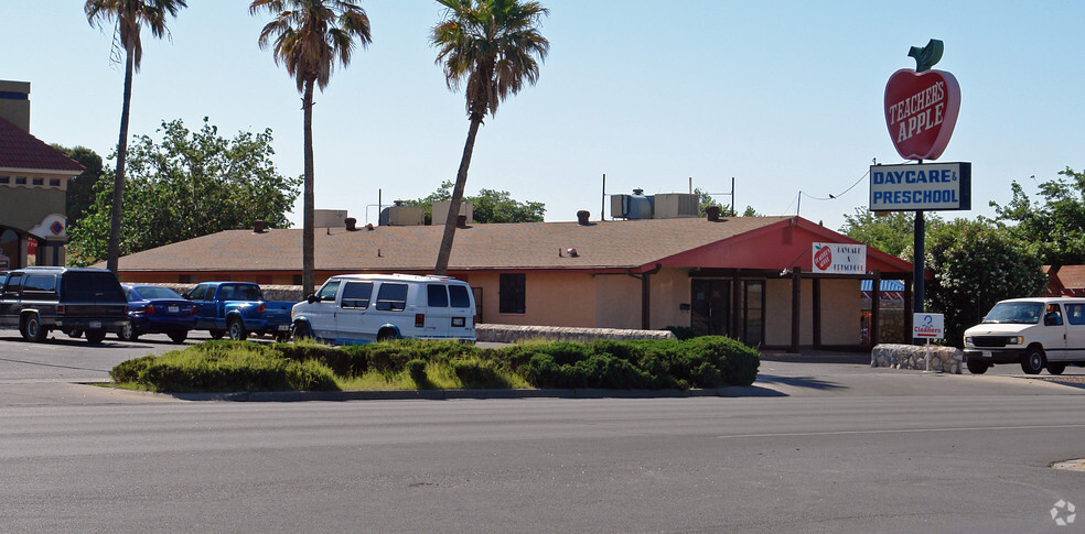 2812 N Lee Trevino Dr, El Paso, TX à vendre - Photo principale - Image 1 de 1