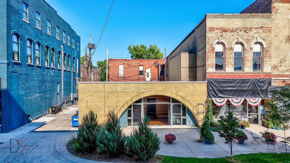 612 Court St, Ottawa, IL à louer - Photo du bâtiment - Image 1 de 29