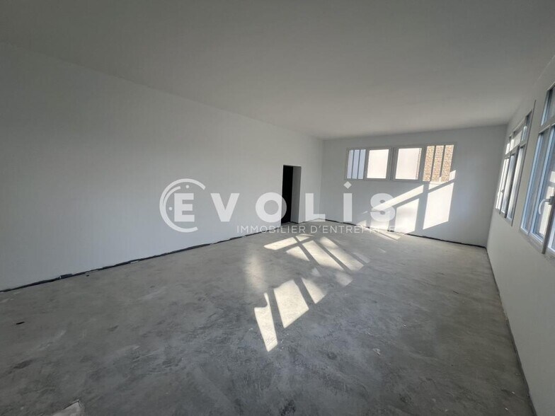 Office in Saint Maur Des Fosses for lease - Interior Photo - Image 1 of 9