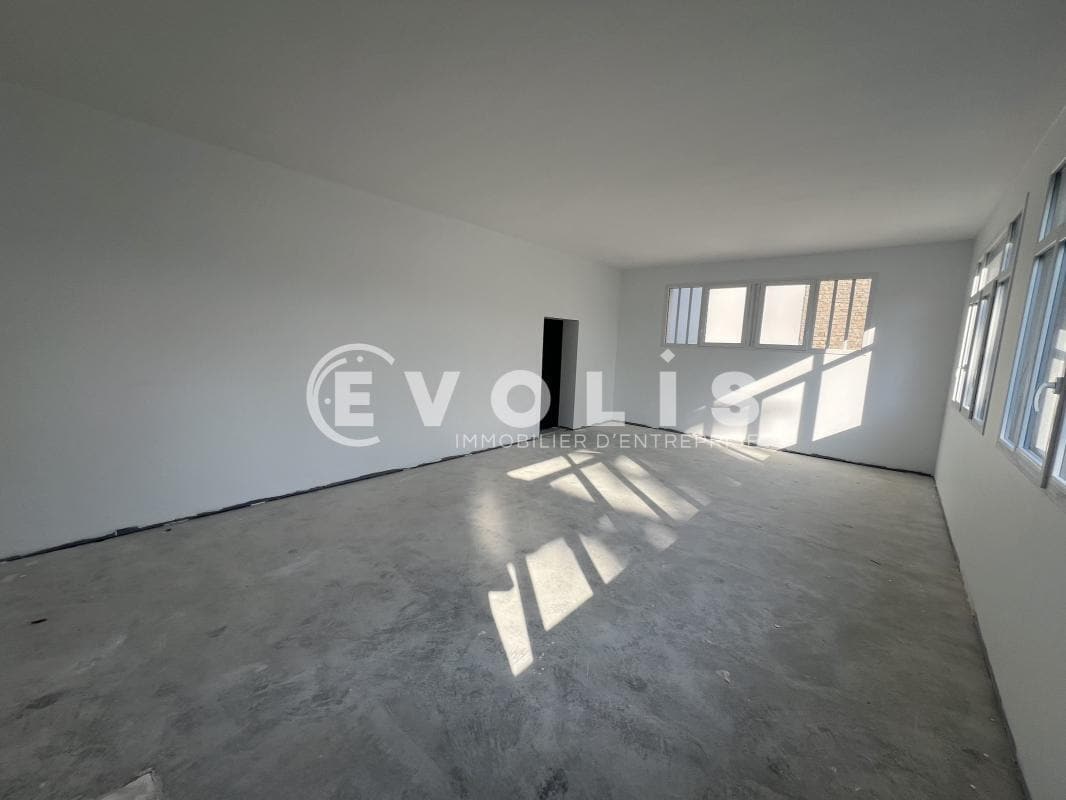 Office in Saint Maur Des Fosses for lease Interior Photo- Image 1 of 10