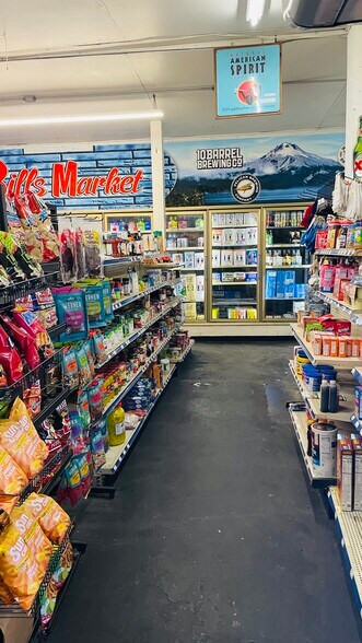 293 N Bridge St, Lafayette, OR à vendre - Photo du bâtiment - Image 2 de 6