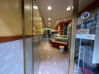 Plus de détails pour Multi-résidentiel à vendre