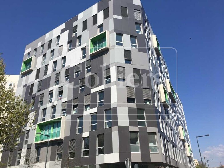 42 Rue De Ruffi, Marseille à louer - Photo du bâtiment - Image 2 de 15