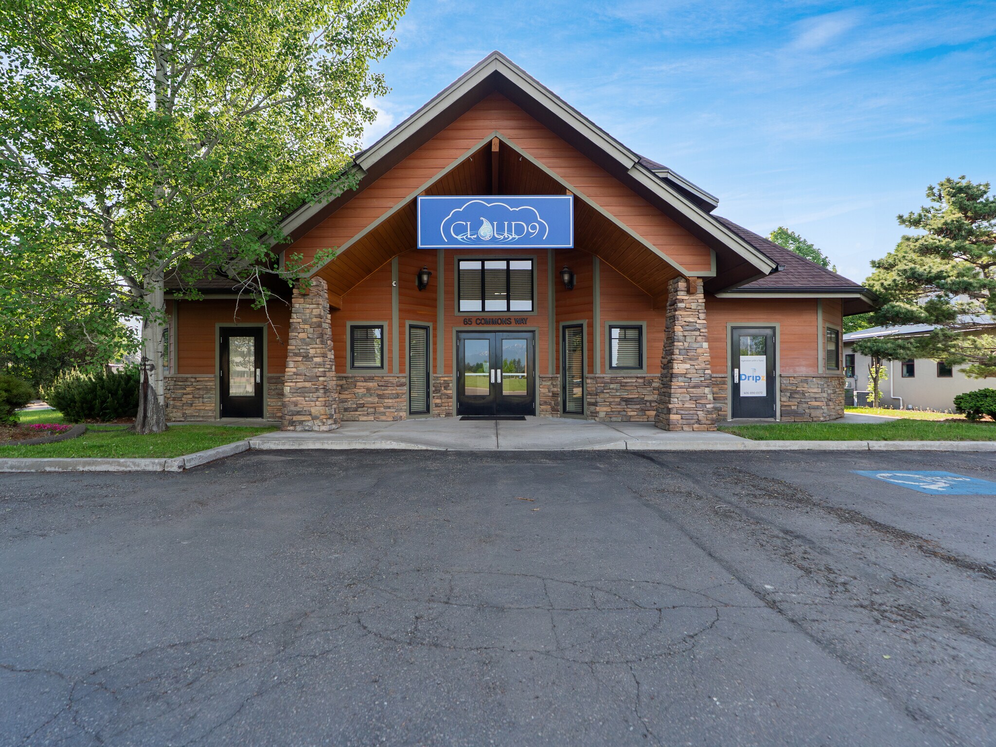 65 Commons Way, Kalispell, MT à vendre Photo du bâtiment- Image 1 de 47