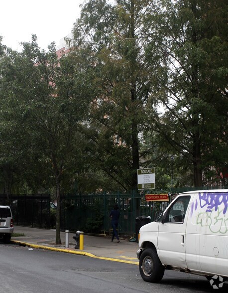 4 Hancock Pl, New York, NY à vendre - Photo du bâtiment - Image 3 de 9