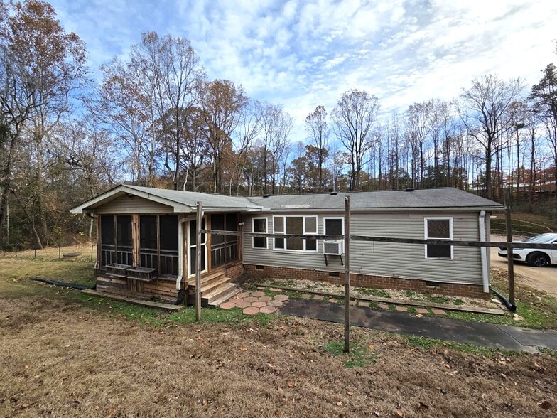 12017 Moores Chapel Rd, Charlotte, NC for lease - Building Photo - Image 3 of 12