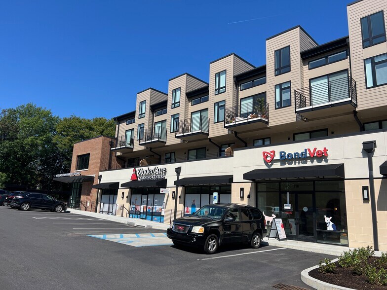 640 Montgomery Ave, Narberth, PA à louer - Photo du bâtiment - Image 3 de 5