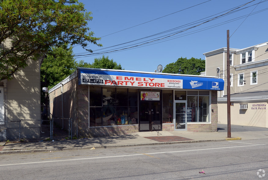 854 Dexter St, Central Falls, RI à vendre - Photo du bâtiment - Image 1 de 1