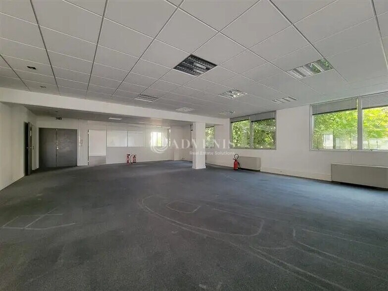 Office in Saint-Ouen-sur-Seine for lease - Interior Photo - Image 3 of 6