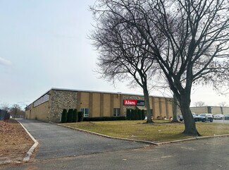 Plus de détails pour 70 Mall Dr, Commack, NY - Industriel à louer