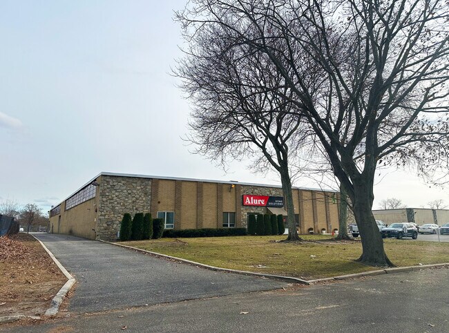 More details for 70 Mall Dr, Commack, NY - Industrial for Lease