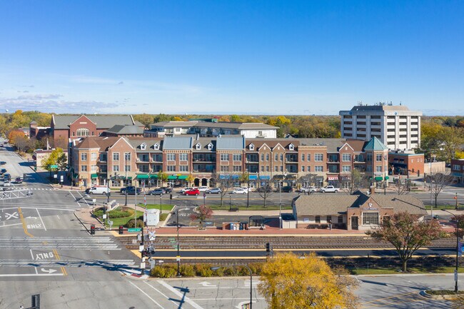 Plus de détails pour 2-90 E Northwest Hwy, Mount Prospect, IL - Commerce de détail à louer