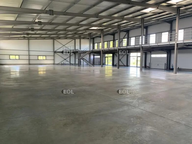 Flex in Taillades for sale - Building Photo - Image 3 of 8