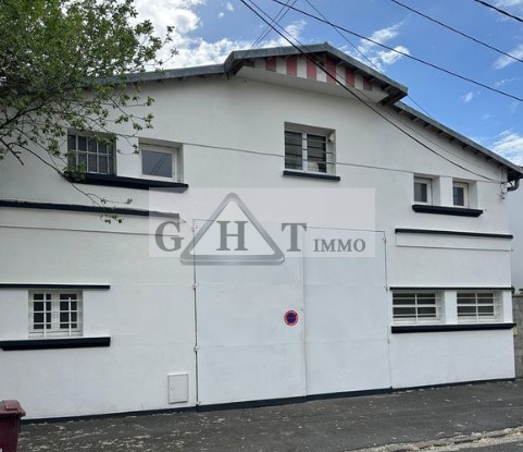 Industrial in Chelles for lease - Building Photo - Image 1 of 9