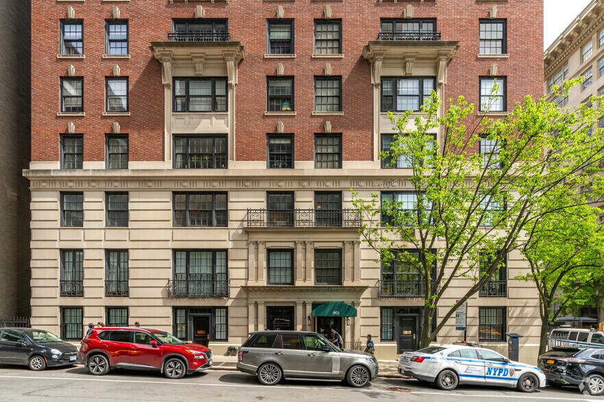 901-903 Lexington Ave, New York, NY à louer - Photo du bâtiment - Image 2 de 13