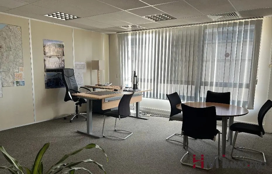 Office in Rouen for lease Primary Photo- Image 1 of 12