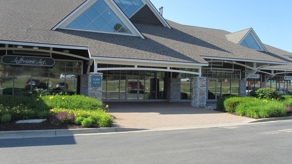 3890 Charlevoix Rd, Petoskey, MI à louer - Photo du bâtiment - Image 2 de 7