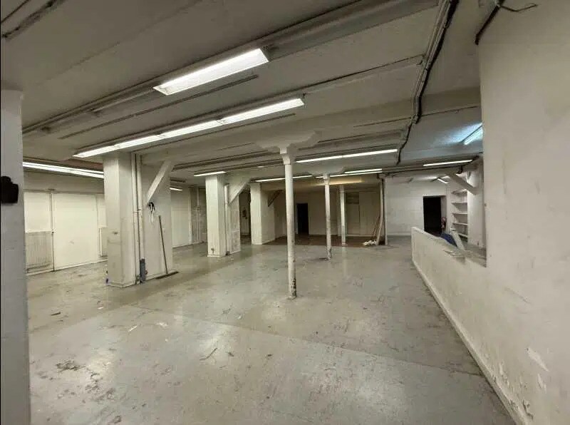 Retail in Paris for lease Building Photo- Image 1 of 6