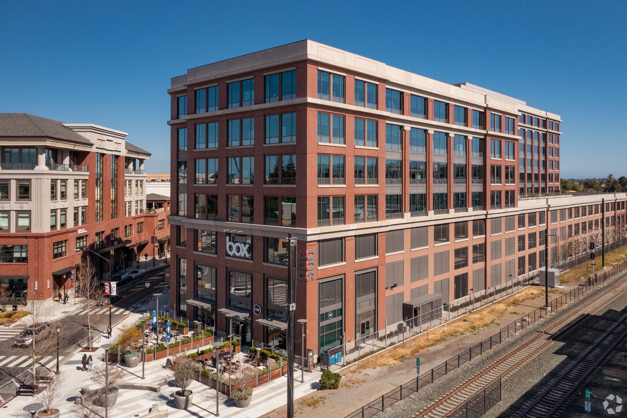 900 Middlefield Ave, Redwood City, CA for lease Building Photo- Image 1 of 7