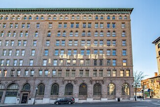 Plus de détails pour 143 E State St, Trenton, NJ - Commerce de détail à louer