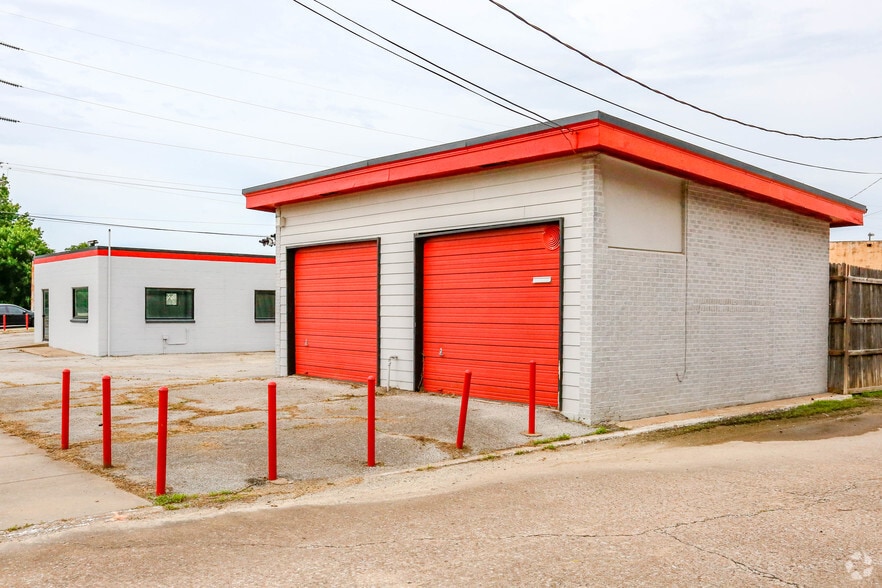 2204 E 11th St, Tulsa, OK for lease - Building Photo - Image 1 of 16