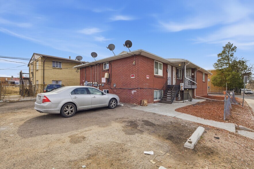 1592 Lansing St, Aurora, CO à vendre - Photo du bâtiment - Image 3 de 37