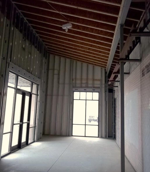 2301 NW 12th St, Lincoln, NE à louer - Photo du bâtiment - Image 2 de 6