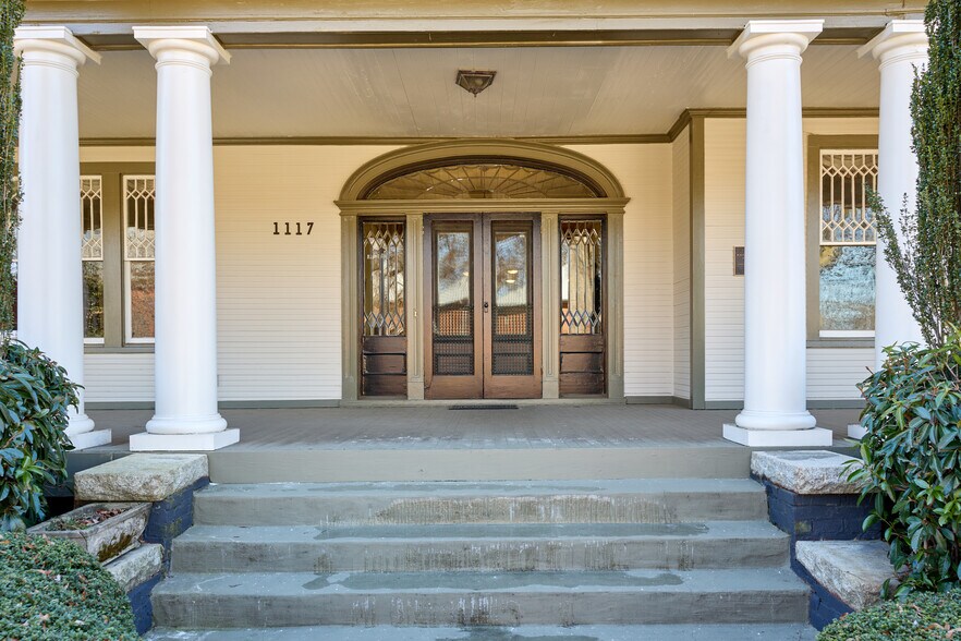 1117 Hillsborough St, Raleigh, NC à vendre - Photo du bâtiment - Image 2 de 8