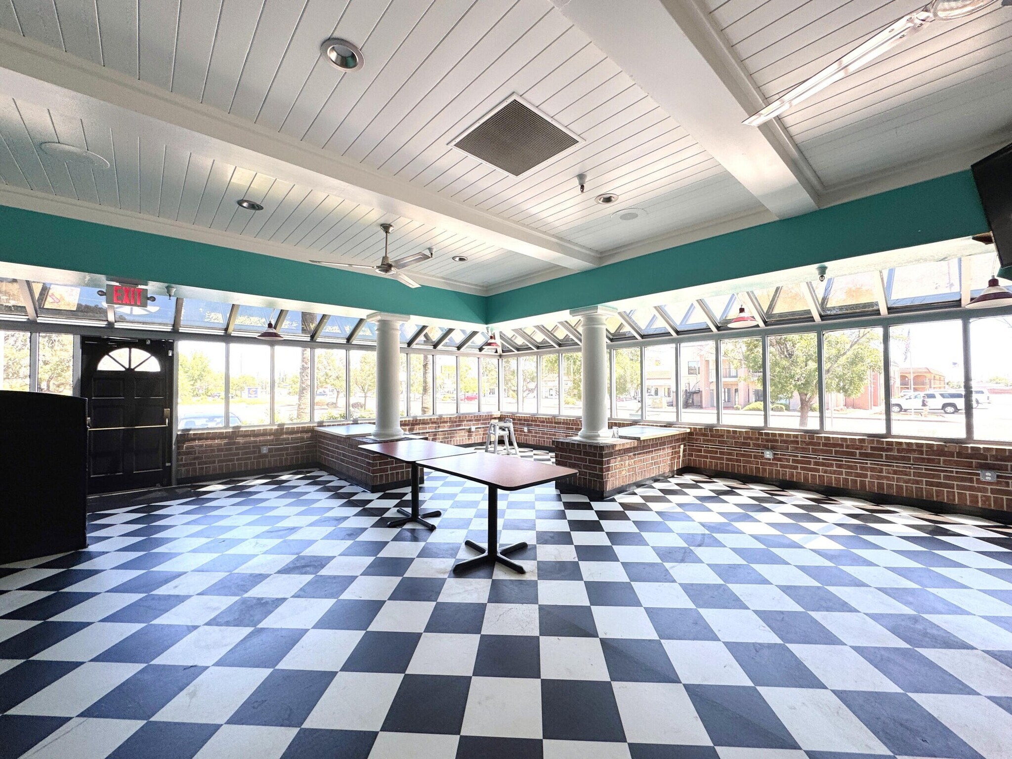 1987 Hilltop Dr, Redding, CA for lease Interior Photo- Image 1 of 27