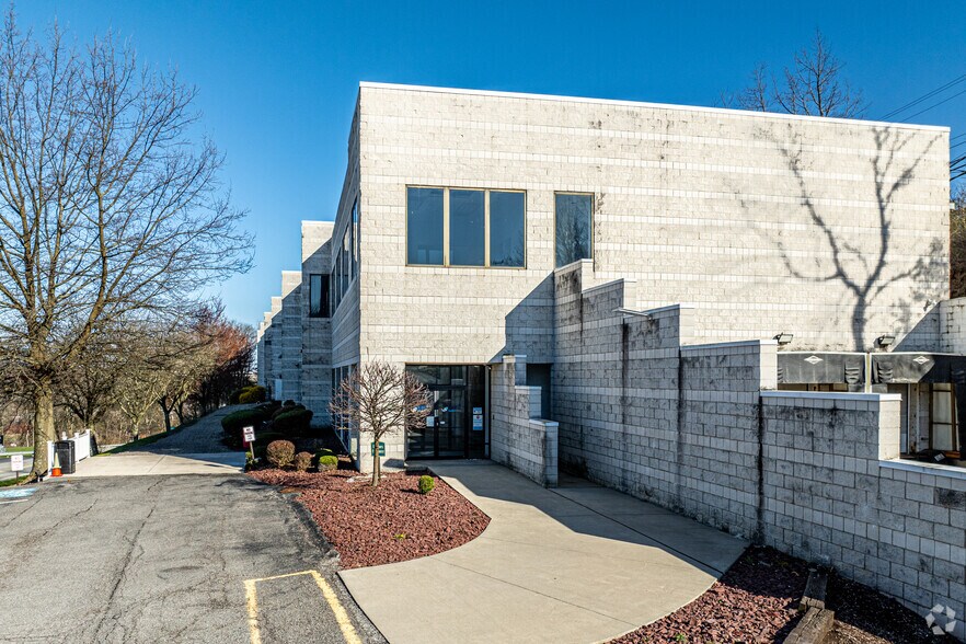 600 Boyce Rd, Pittsburgh, PA for lease - Building Photo - Image 2 of 6