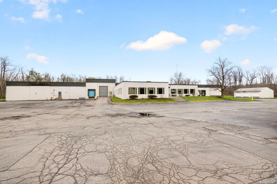 100 Pixley Industrial Pky, Rochester, NY for sale - Building Photo - Image 3 of 63