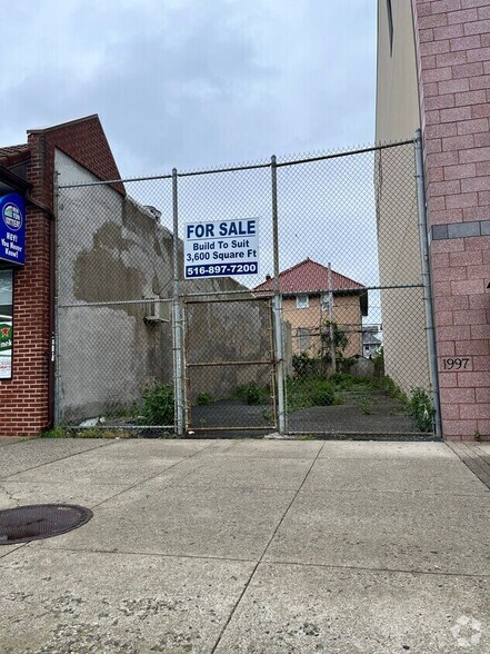 121 West Park Avenue, Long Beach, NY à vendre - Photo du bâtiment - Image 1 de 1