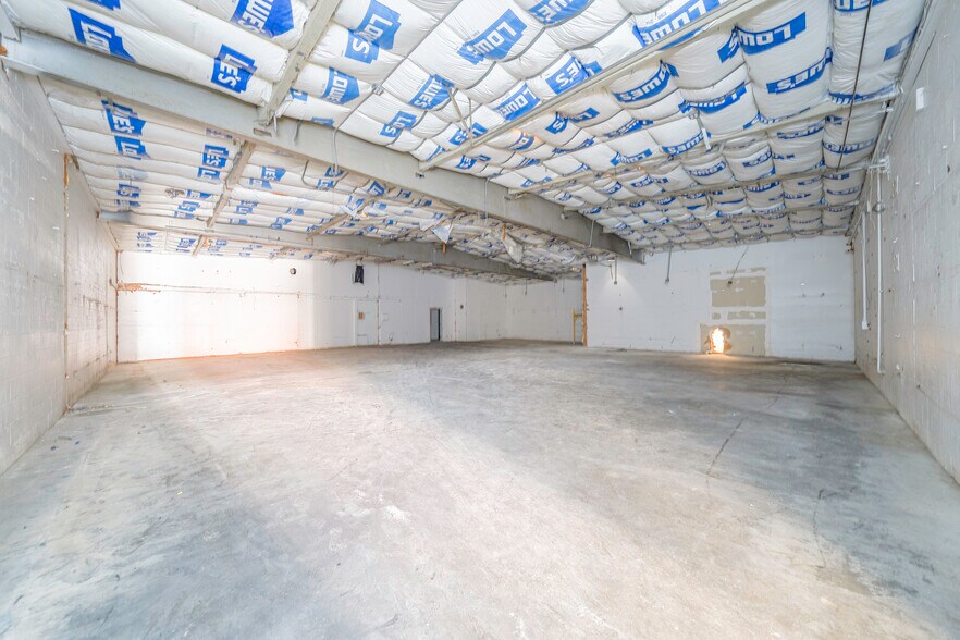 6943 Eton Ave, Canoga Park, CA à vendre - Photo du bâtiment - Image 2 de 63