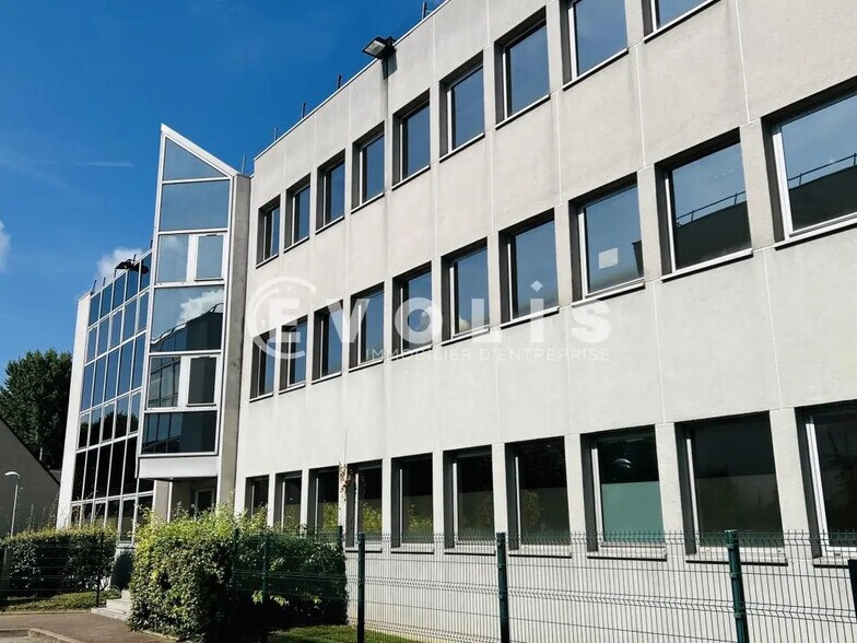 45 Grande Allée Du 12 Février 1934, Noisiel à louer - Photo du bâtiment - Image 2 de 3