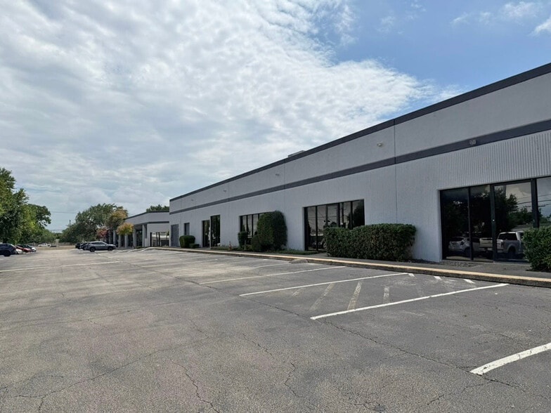 2391 NE Loop 410, San Antonio, TX for lease - Building Photo - Image 3 of 10