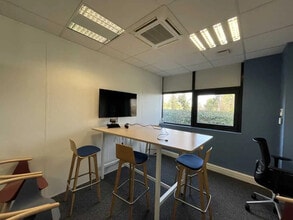 350 Avenue Jean-René Guillibert Gautier De La Lauzière, Aix-en-Provence for lease Interior Photo- Image 1 of 12