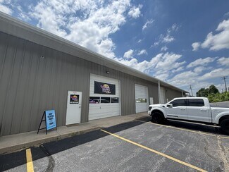 Plus de détails pour 1008 W Farmer St, Ozark, MO - Industriel à louer