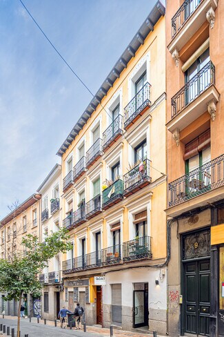 Plus de détails pour Multi-résidentiel à vendre