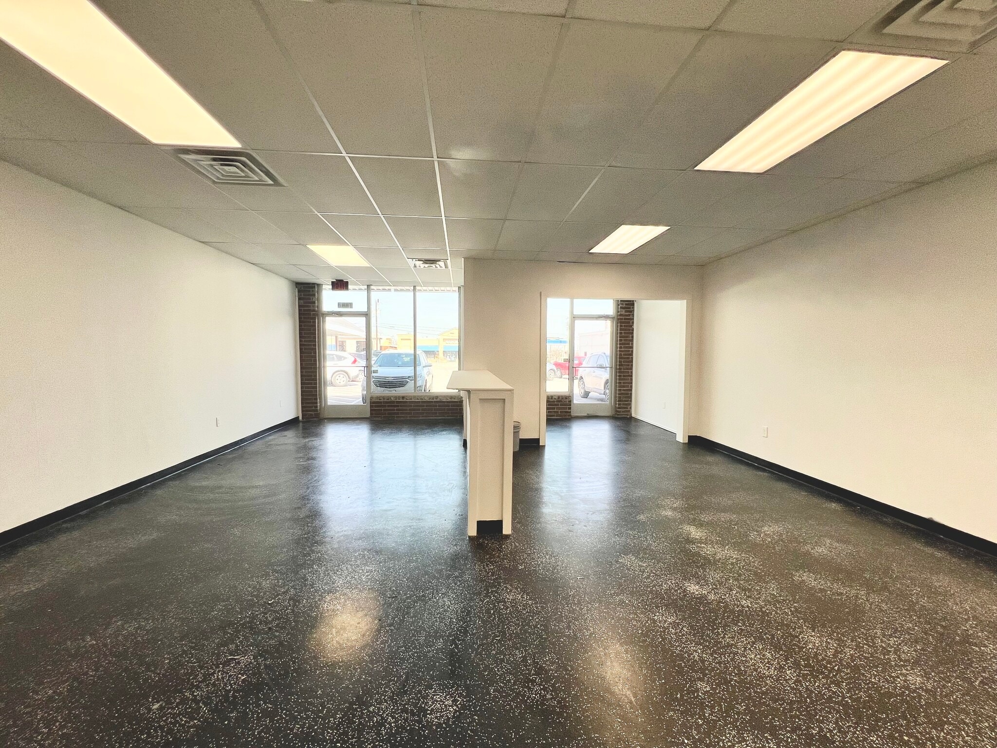 1402-1418 S Main St, Weatherford, TX for lease Interior Photo- Image 1 of 11