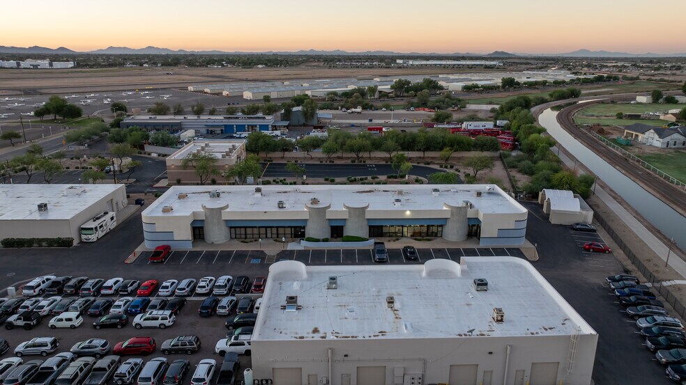 2330 S Airport Blvd, Chandler, AZ à vendre - Photo du bâtiment - Image 2 de 5