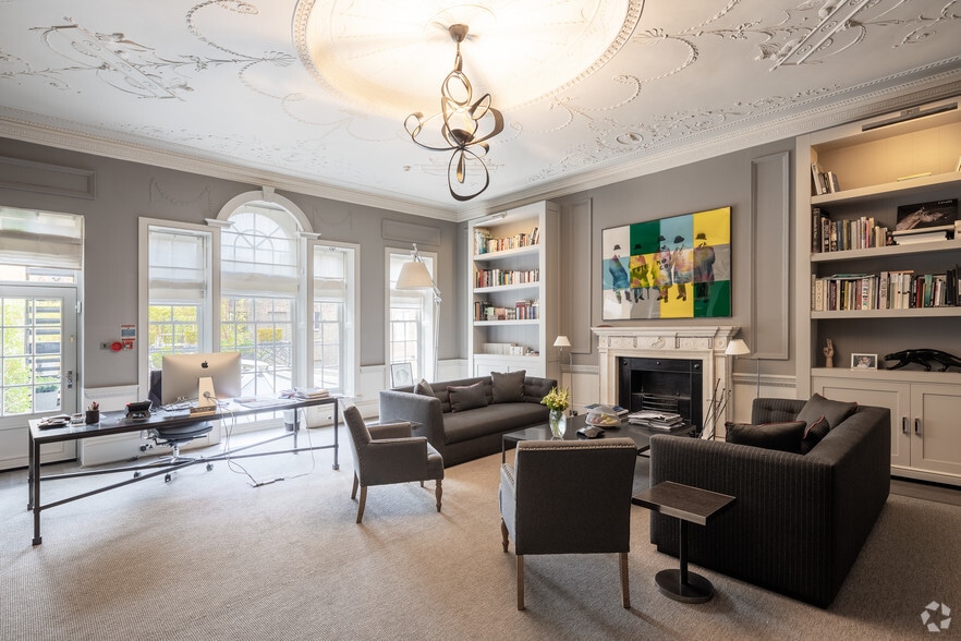 51 Berkeley Sq, London for lease - Interior Photo - Image 2 of 10