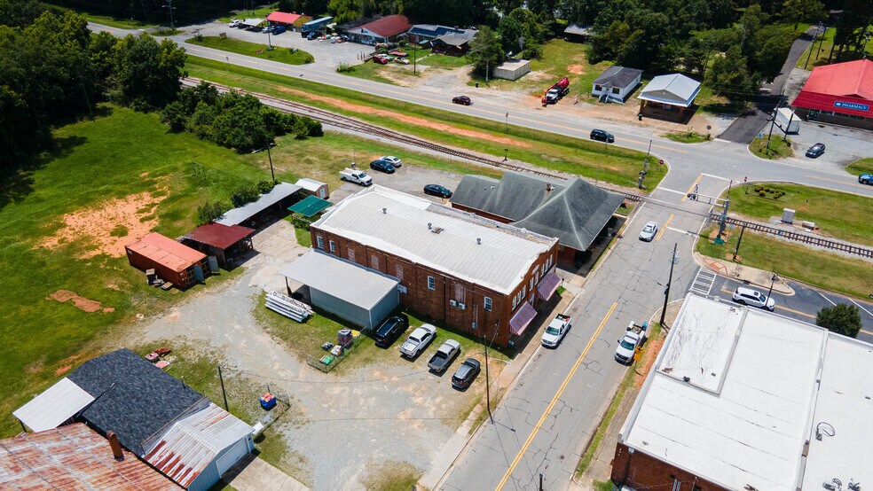 36 Church St N, Jeffersonville, GA for sale - Building Photo - Image 2 of 63
